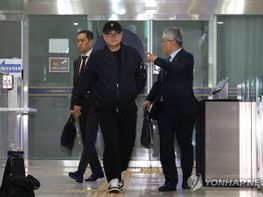 [지만호의 시사논평] 망둥이가 뛰니 꼴뚜기도 뛰었네! 기사 이미지