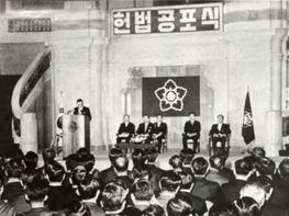 유신(維新) 선언 52주년... 주인인가, 나그네인가 기사 이미지