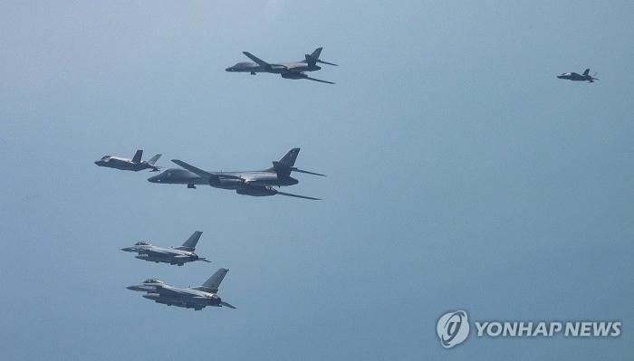 美 전략폭격기 한반도 전개.. 북한 강력 반발 기사 이미지