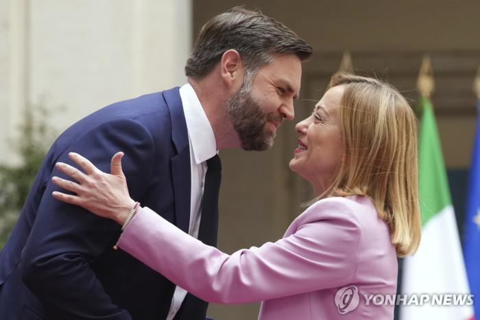 벤스 부통령, 이탈리아 방문.. 교황 알현 가능성 기사 이미지