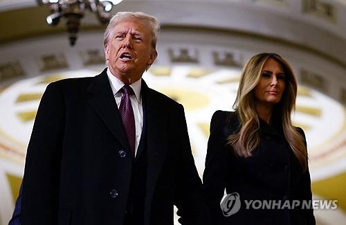 트럼프 "멜라니아 여사와 함께 장례식 참석" 기사 이미지