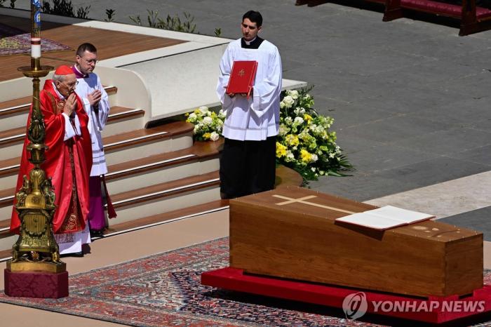 프란치스코 교황, 영면에 들다.. 기사 이미지