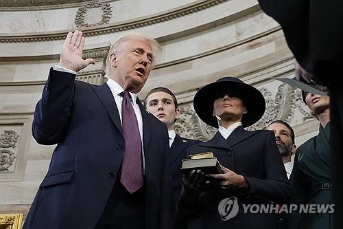 트럼프, "가짜 여론조사" 주장 일파만파 기사 이미지