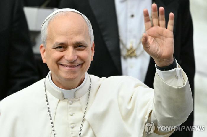 레오 14세 교황, 첫 언론 기자회견 기사 이미지