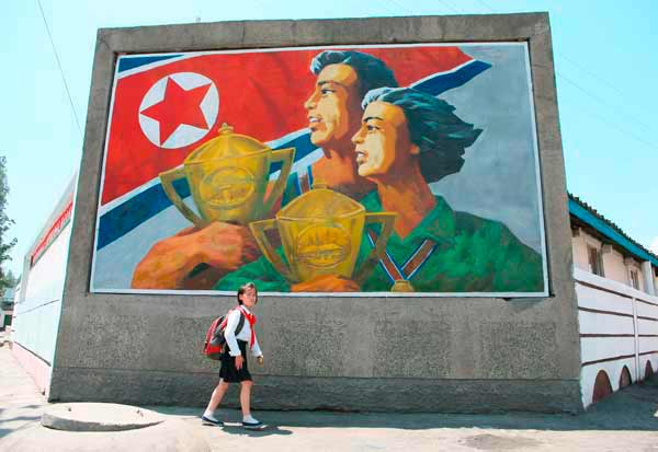 [북한 돋보기] "계속혁명"이라는 허상 속의 빈곤 현실 기사 이미지