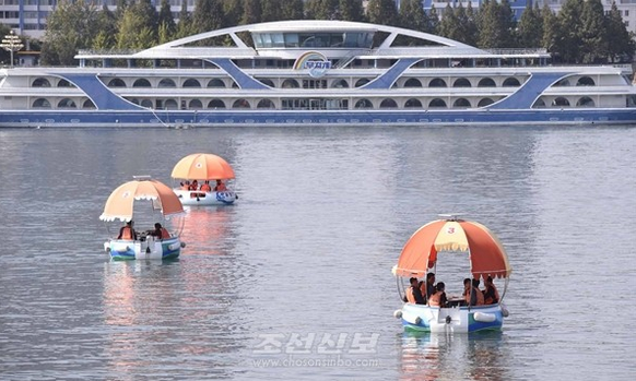 [북한 돋보기] 불고기 뽀트? 북한 체제 선전용 ‘정서봉사’의 실체 기사 이미지