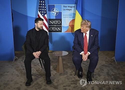 젤렌스키-트럼프 첫 통화..“美 지원에 감사” 기사 이미지