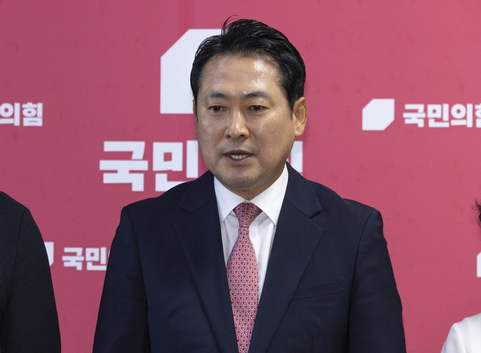 장동혁 “안철수 사퇴하라.. 탄핵 없었으면 이재명 구치소 있어” 기사 이미지