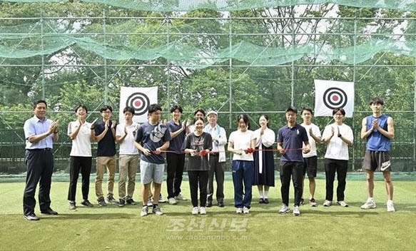 [북한 돋보기] "골프채를 쥔 민족교육“ 기사 이미지