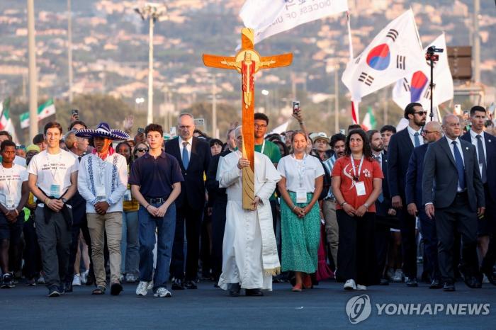 “젊음이여, 세상을 바꿀 용기를 가져라” 기사 이미지