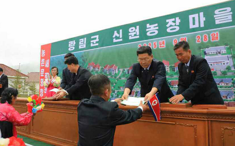 [북한의 오늘] 산골 새집 홍보 뒤에 가려진 현실 기사 이미지