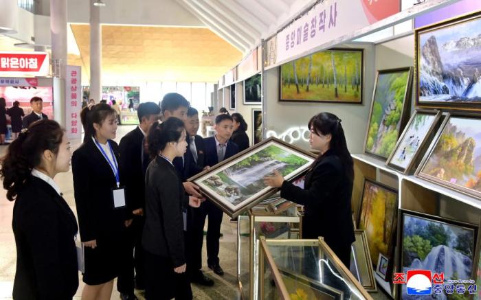 [북한의 오늘] 《관광기념품전시회-2025》 개막 기사 이미지