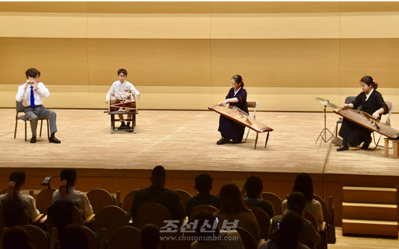 [기자생각] 재일 조선학교 예술경연대회 기사 이미지