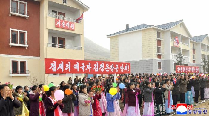 [북한 돋보기] “수천 세대 새집들이”라는 백두대지의 환상 기사 이미지