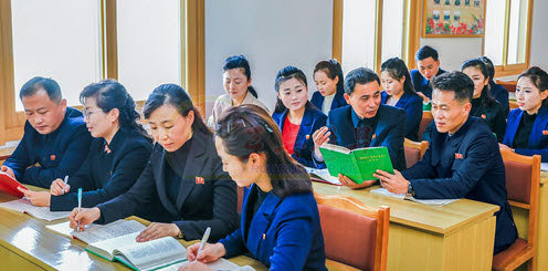 [북한의 오늘] 보통강신발공장의 오늘 기사 이미지