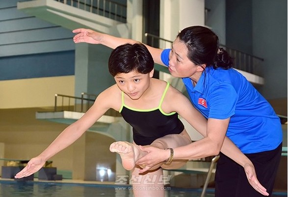 [북한 돋보기] 금메달 뒤에 가려진 구조적 빈곤 기사 이미지