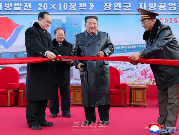 [북한 돋보기] “준공식은 성대했지만, 삶은 달라졌는가” 기사 이미지