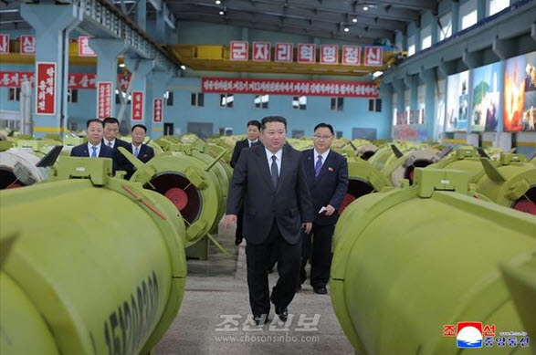 [기자생각] 미사일·포탄 증산 자랑 뒤에 가려진 민생 붕괴 기사 이미지