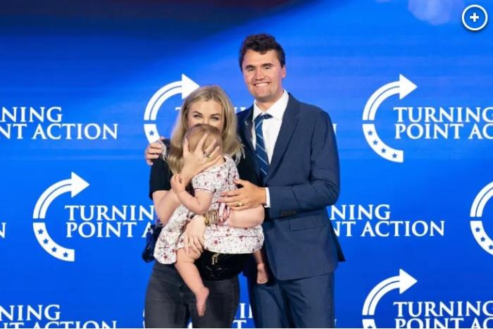 에리카 커크, 슬픔 속에서 ‘뜻’과 ‘치유’ 구해 기사 이미지