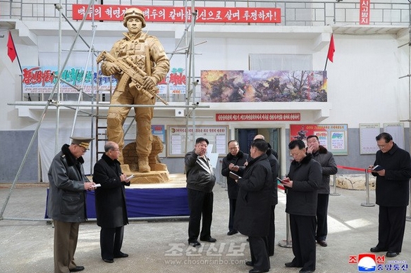[북한 돋보기] 조각으로 포장된 ‘해외군사작전’의 실체 기사 이미지