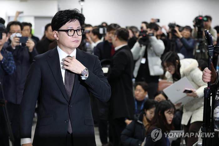 [기자생각] 한동훈 공식 제명…이제라도 외유가 도리다 기사 이미지