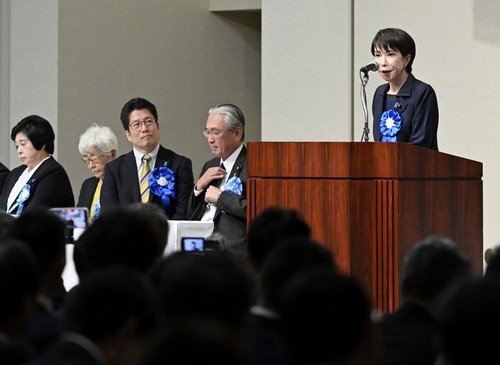 다카이치, 납북자 가족 면담서 “김정은과 정면 승부” 기사 이미지