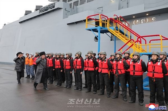 [북한의 오늘] 김정은 구축함 《최현》호 선전 기사 이미지