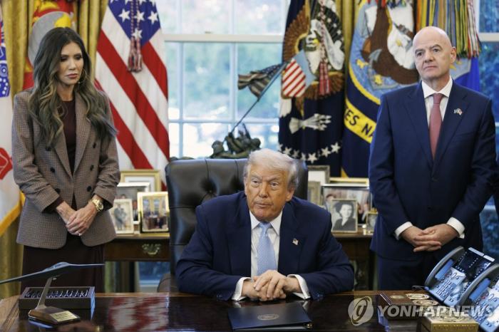 트럼프, 국토안보장관 전격 교체 기사 이미지