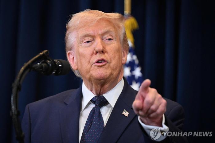 트럼프 “이란 정권 완전히 파괴 중” 기사 이미지