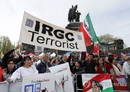 [자유시대] 혁명(革命)에는 수비대(守備隊)가 없다.