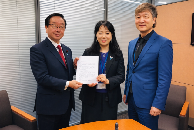 일본 모태기 외무상에 전하는 서신 전달 모습 31운동기념사업회 제공