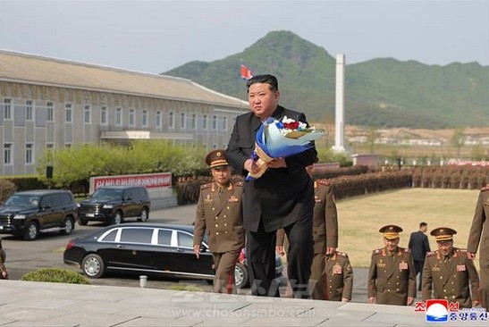 [북한의 오늘] 김정은의 ‘축하 방문’ 뒤에 숨은 북한군의 현실