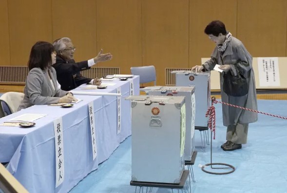 일본 투표 모습 연합뉴스