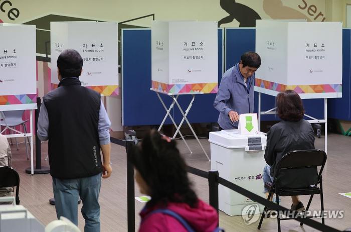 [사설] 의혹에 멈추지 말고, 투표율로 답해야