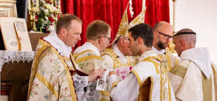 [USA 가톨릭 373] 성경과 전통에 반하는 SSPX 지도부