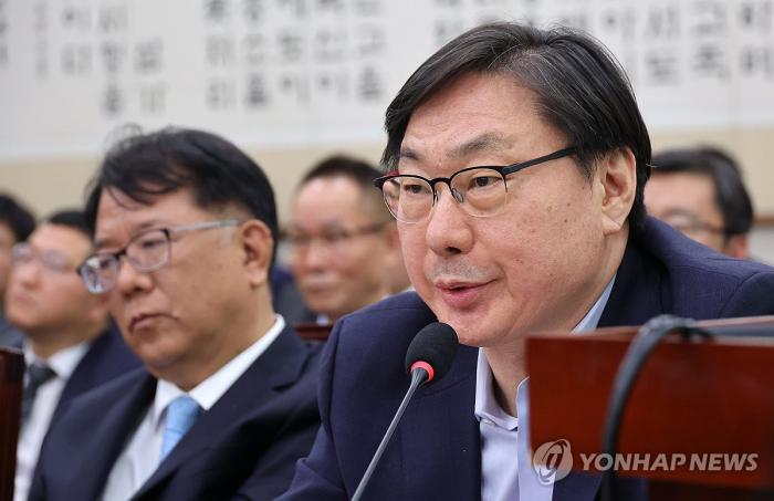 [사설] 연어 술파티.. 이화영의 위선
