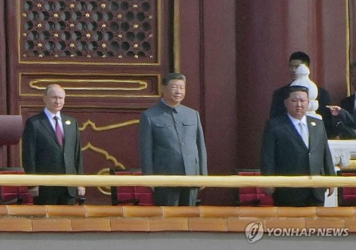 [자유시대] 연대하는 전체주의, 갈등속의 민주주의
