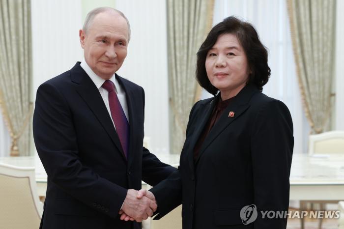 [자유시대] 북한군의 목숨값으로 특각을 치장하는 김정은