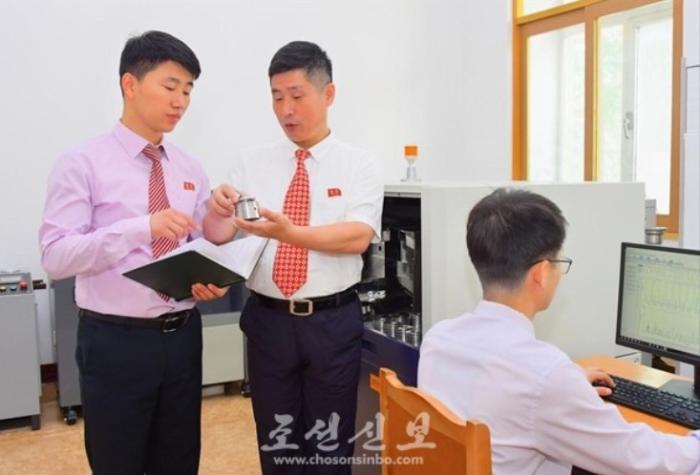 [북한 돋보기] 희토류 연구마저 ‘충성의 도구’로