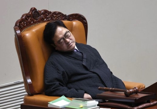 [사설] 필리버스터가 '알리바이'가 되어서는 안 된다
