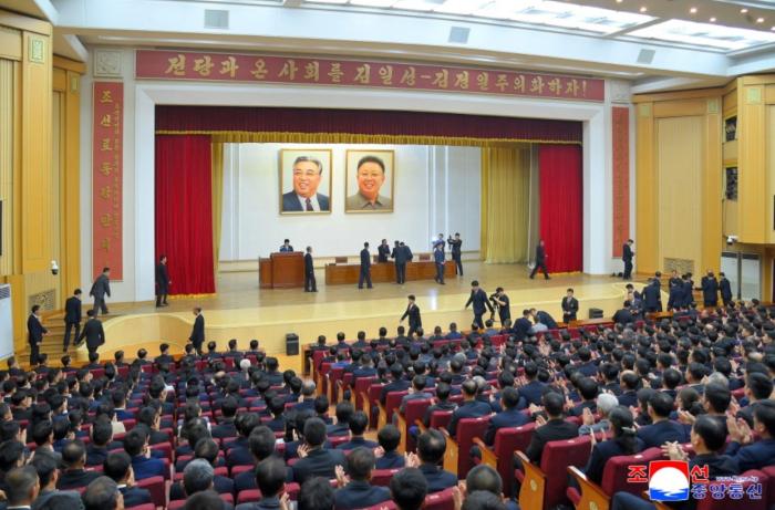 [북한은 오늘] ‘해외 파병’ 미화 기념관 창작자들에게 무더기 훈장