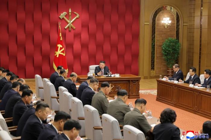 [북한의 오늘] 정치국 확대회의, ‘경제 실패는 간부 탓, 해법은 사상동원’