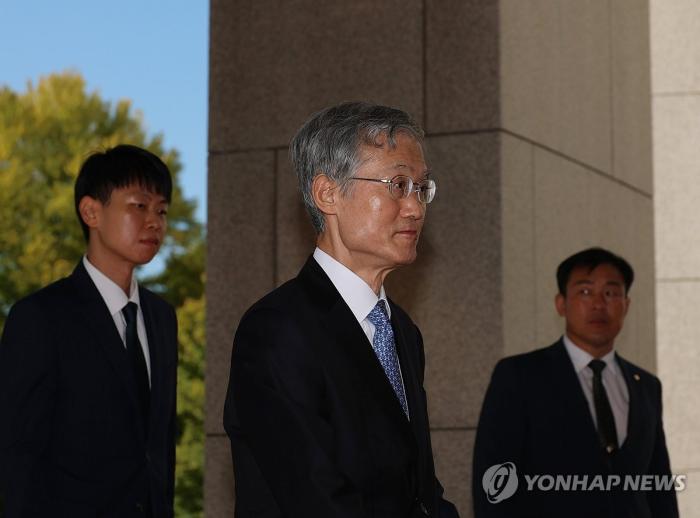 [사설] 군인도 울고 갈 민간독재