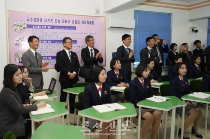 [북한 돋보기] 평양 본보기 학교 보고 ‘교육혁명’ 찬양