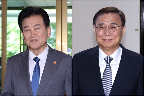 [사설] 통일부장관, 국가정보원장은 즉각 교체해야