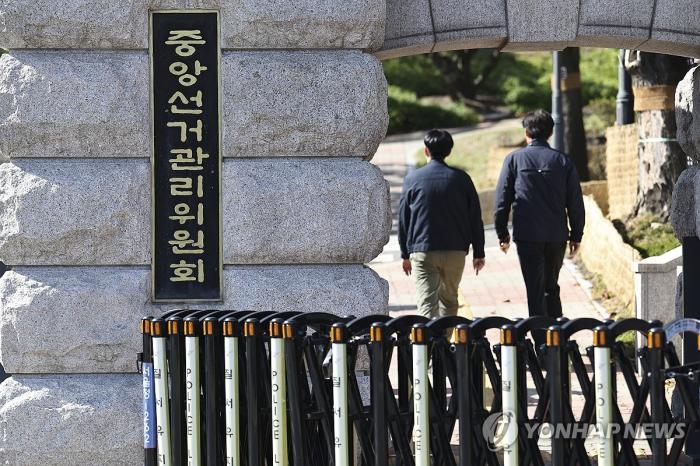 [사설] 죽음은 애도하되, 진실은 밝혀져야 한다