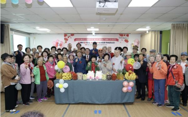 홍성군노인종합복지관, 제54회 어버이날 기념행사 및 생신잔치 성료 기사 이미지