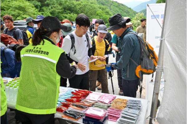 영주 소백산철쭉제 폐막... 철쭉 물결 속 봄 정취 만끽