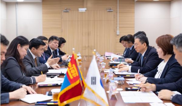 정성호 법무장관, 몽골 법·내무장관 면담…'연내 단체비자 도입' 가속화