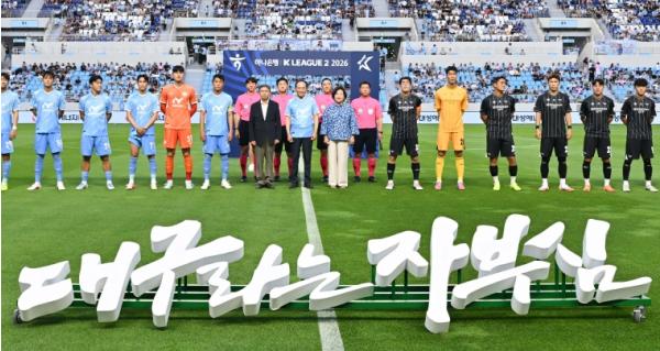 추경호 대구시장, 대구FC 1부 리그 승격 기원 시축… 극적 승리 함께 기사 이미지